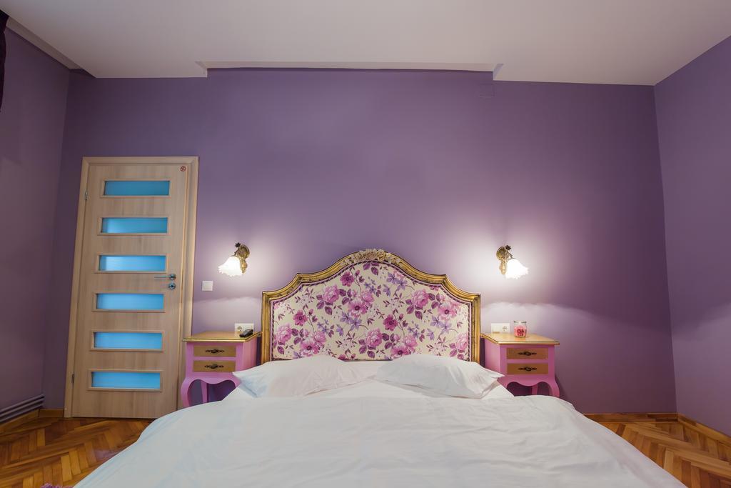Gazde/Camere de închiriat Pensiunea Casa Helis