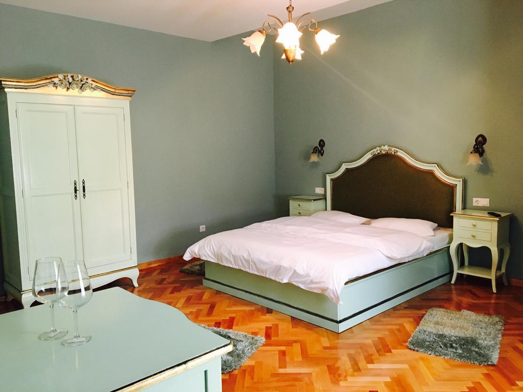 Gazde/Camere de închiriat Pensiunea Casa Helis