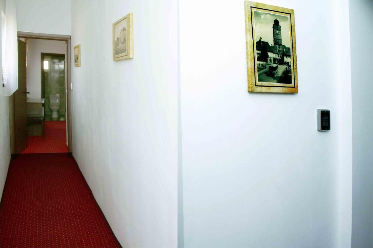 Gazde/Camere de închiriat Pensiunea Casa Helis