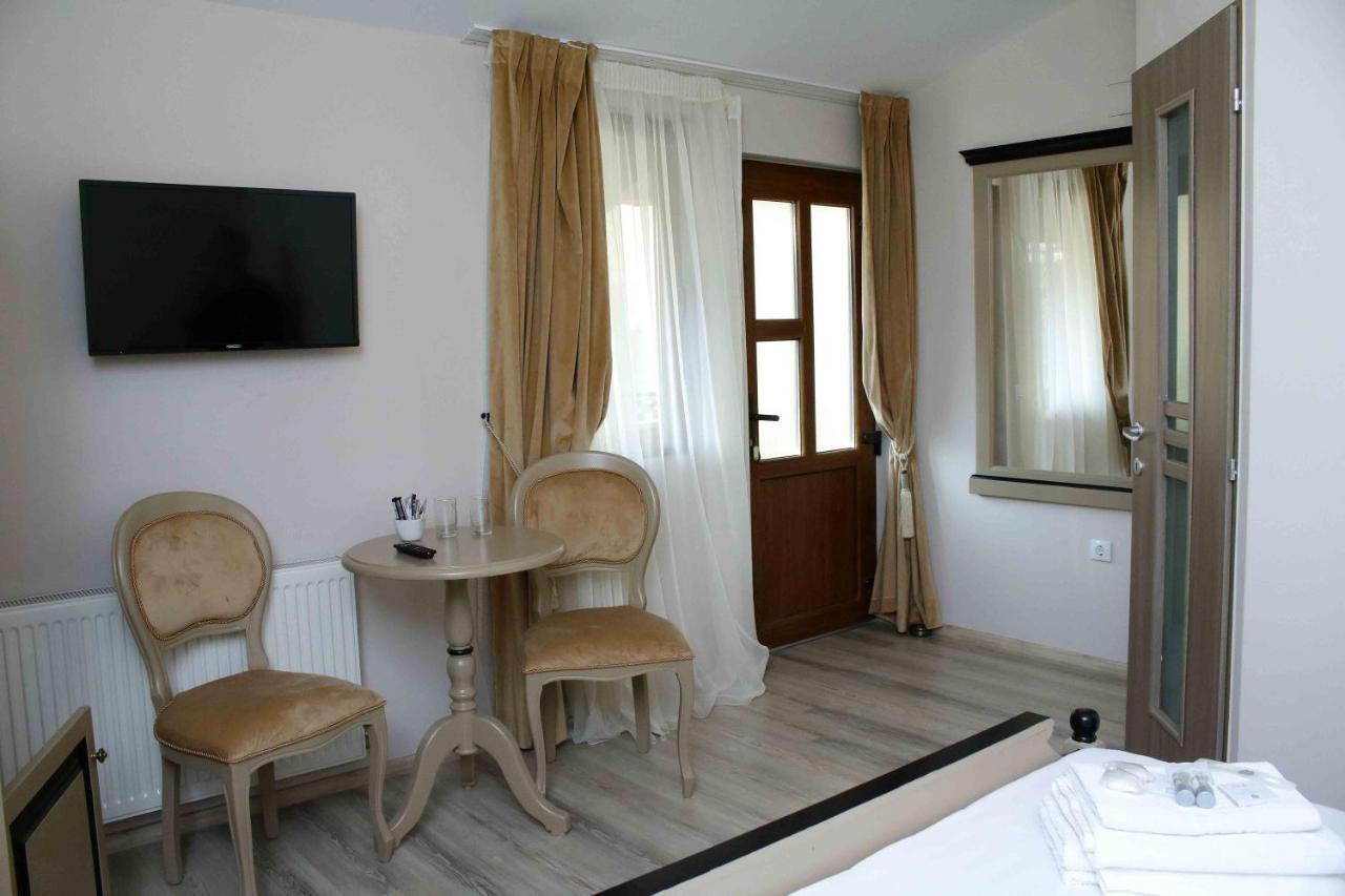 Pensiunea Casa Helis Gazde/Camere de închiriat